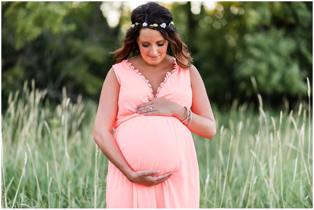 Grassy Field Maternity Session in Sioux Falls | Maddie Peschong Photography