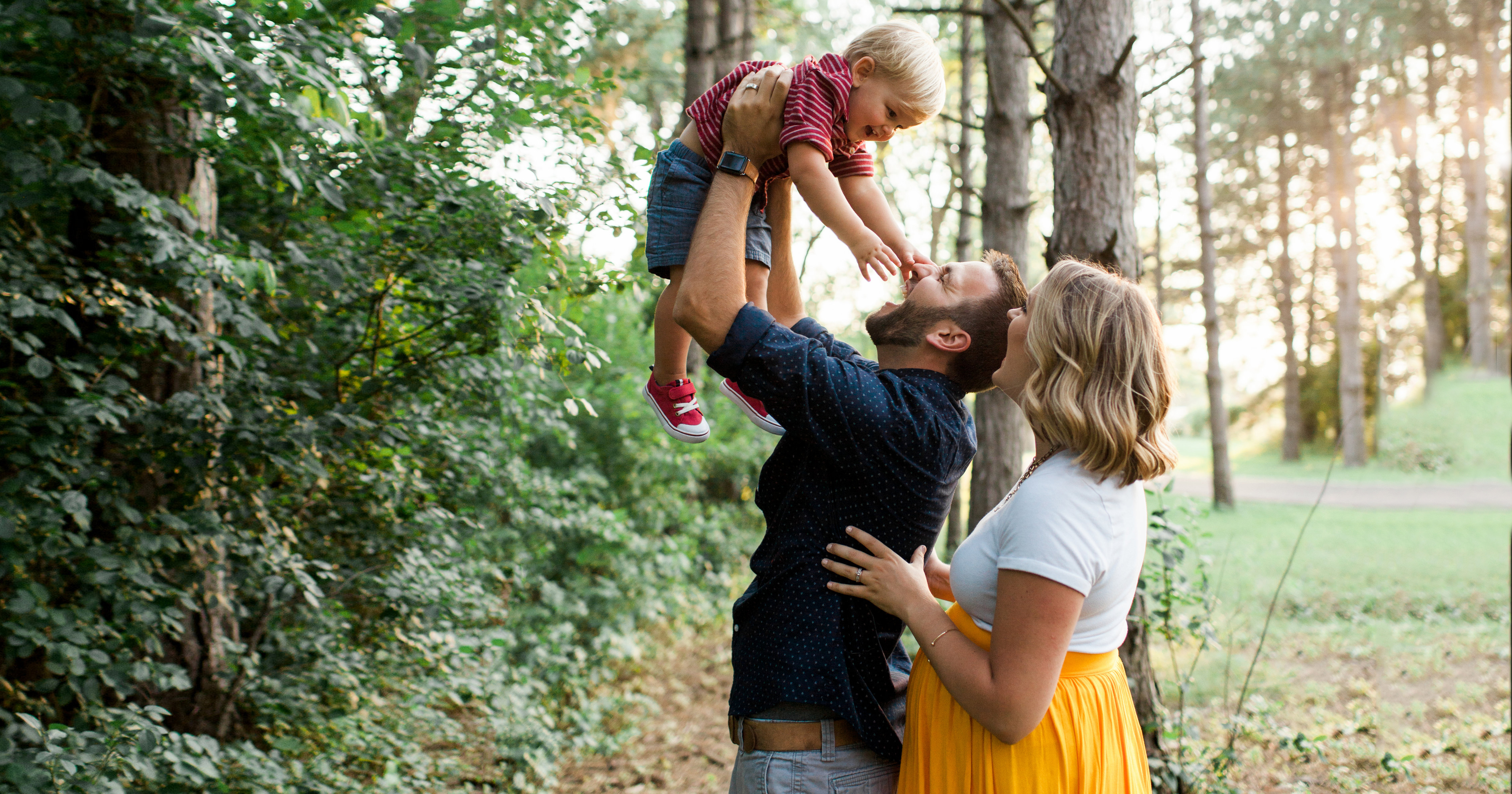 family maternity photos with toddler